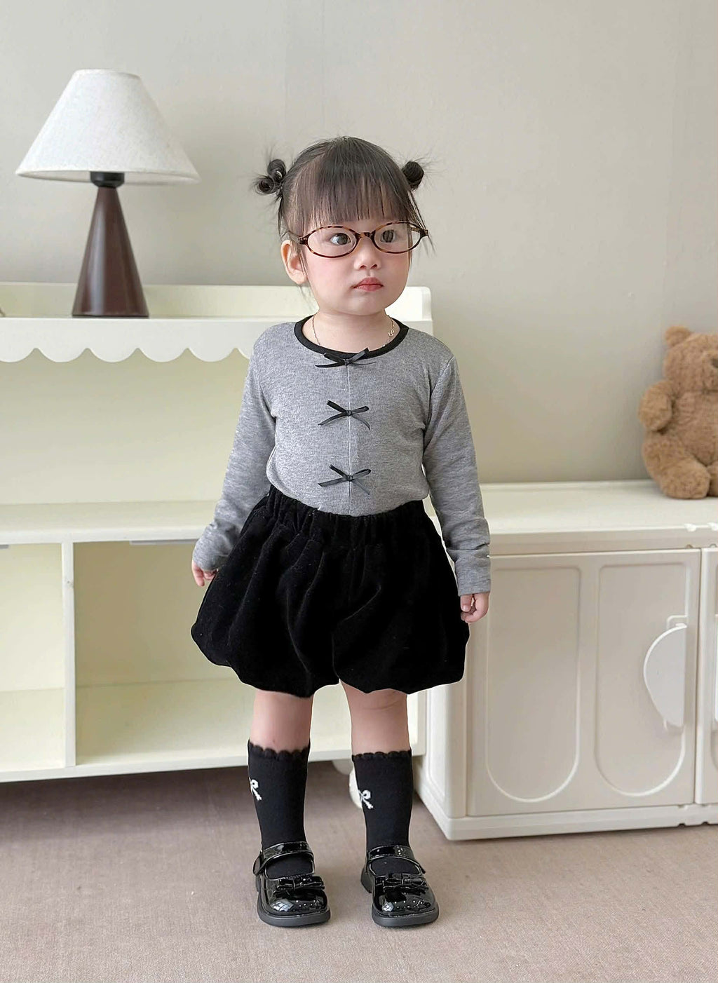2-Pieces Grey Ribbed Bow and Black Velvet Short