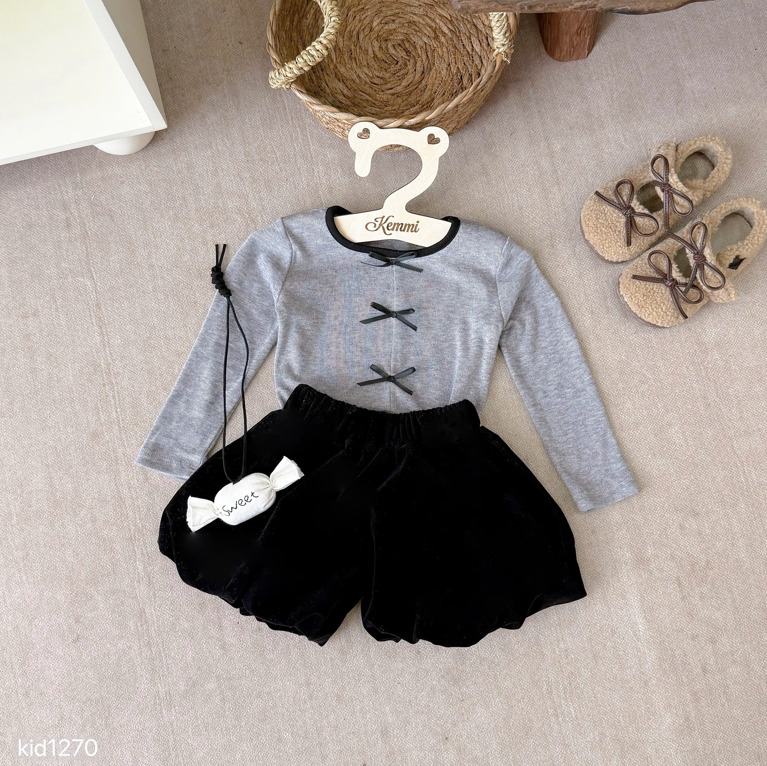 2-Pieces Grey Ribbed Bow and Black Velvet Short